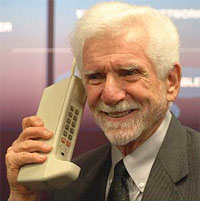 old-cell-phones-get-cingular-fee.jpg