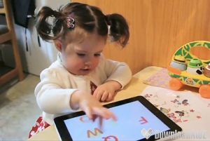 Child with a iPad in iPad promotion